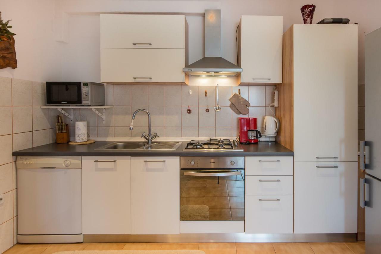 Amans Apartma Pula